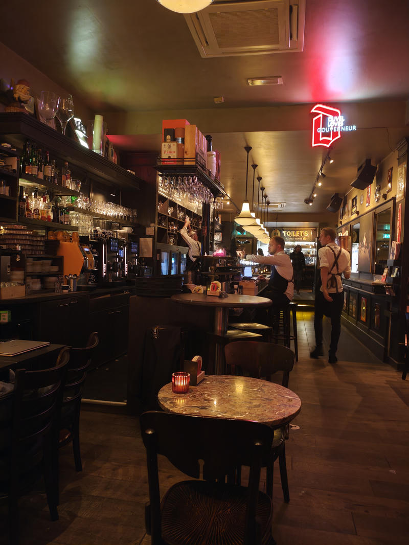 Long bar - crap photo not really showing that though